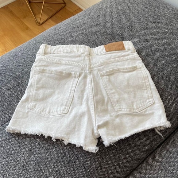 Zara white denim shorts with a raw hem - Picture 3 of 7